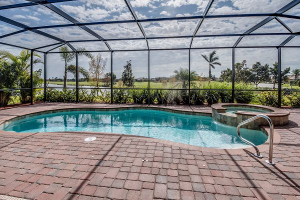 Pool Enclosure Cleaning in Mill Valley