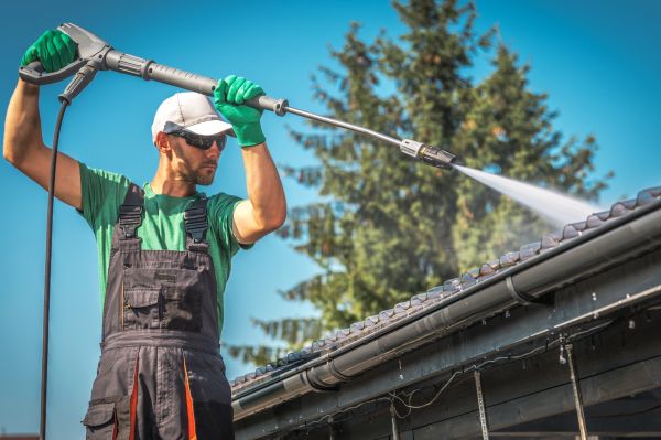 Gutter Washing in Mill Valley